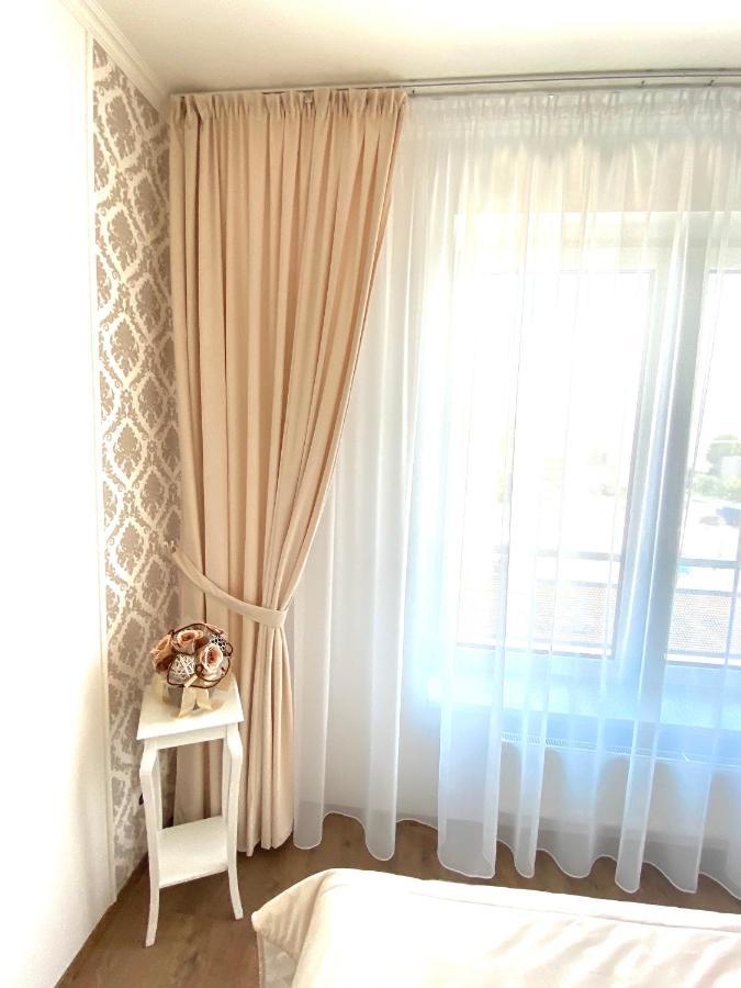 Die Oase - Luxurious Apartment Near The City Center With Free Parking Pozsony Kültér fotó