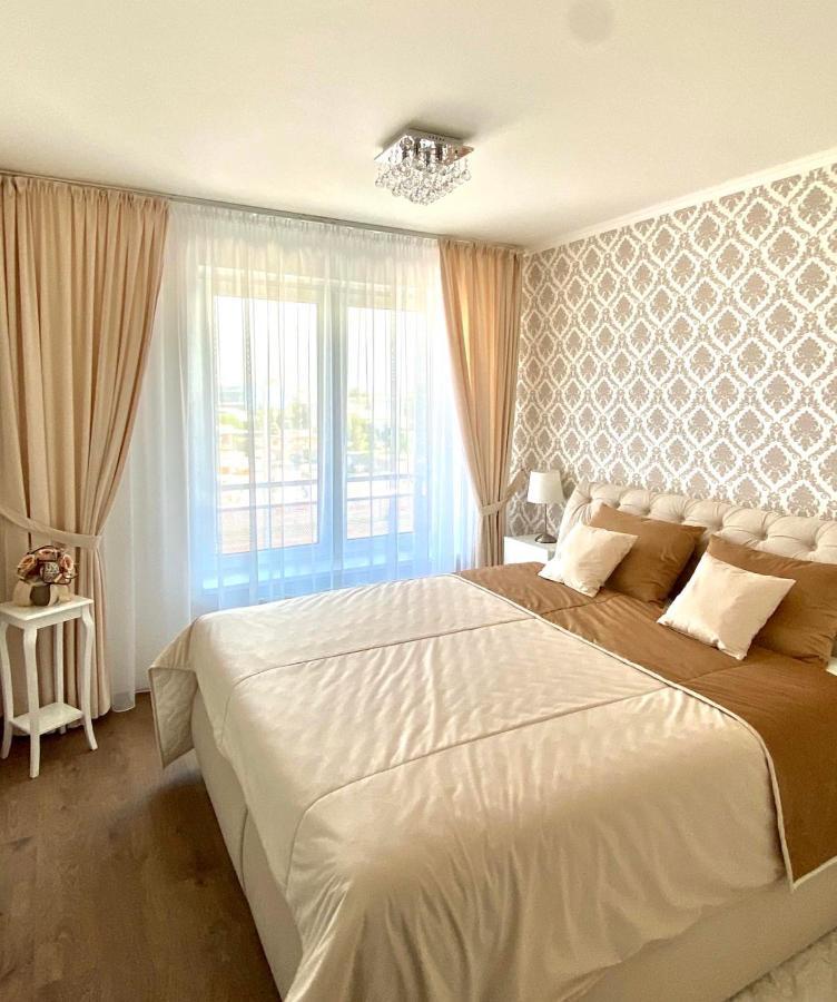 Die Oase - Luxurious Apartment Near The City Center With Free Parking Pozsony Kültér fotó