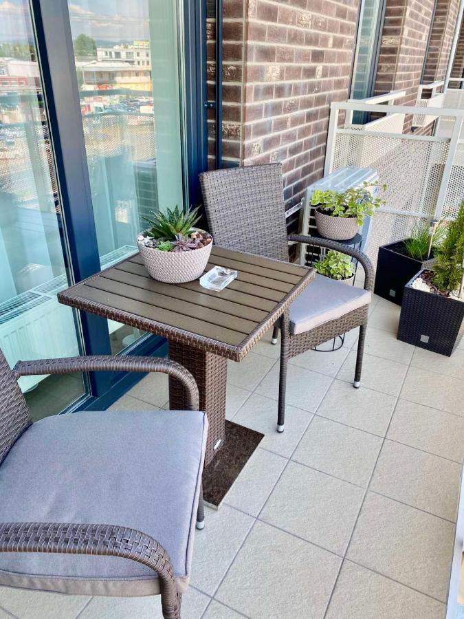Die Oase - Luxurious Apartment Near The City Center With Free Parking Pozsony Kültér fotó